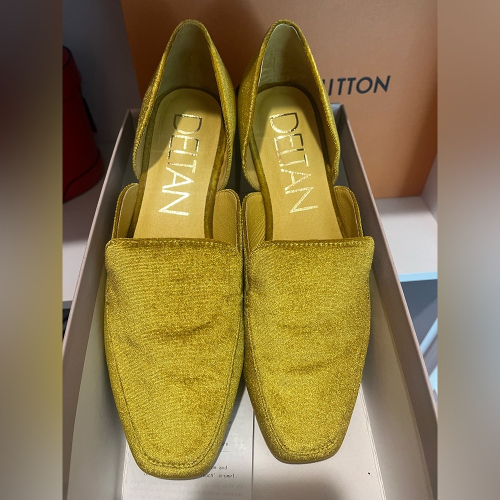 NWB Deltan Harper Marigold Velvet Loafers